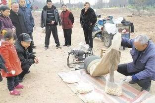 老式爆米花香脆用什么方法，老式爆米花的做法（只有农村人才知道的老式大炮爆米花机）