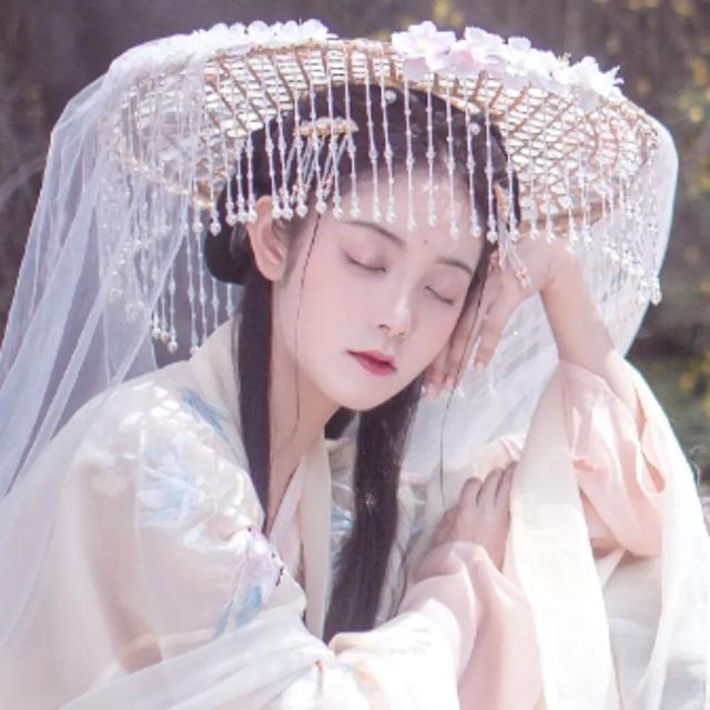 男生小哥哥古风部位半身汉服转圈圈超帅头像/值得拥有/奶酪微信，男生小哥哥古风部位半身汉服转圈圈超帅头像/值得拥有/奶酪（一组超级仙气的汉服女生头像）