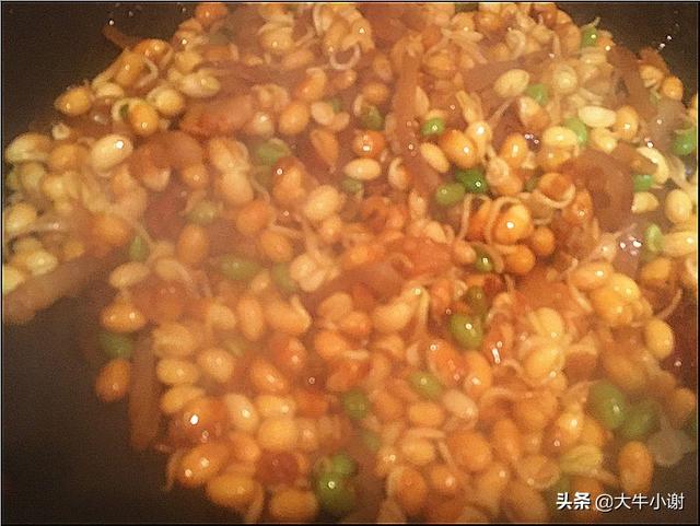 猪皮的做法 黄豆芽炒猪皮的做法，猪皮的做法（富含胶原蛋白、维生素C）