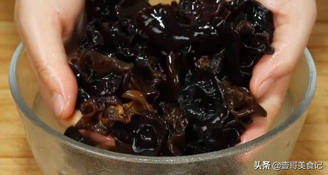 炒西兰花的家常做法，清炒西兰花怎么做好吃（西兰花怎么炒才好吃）