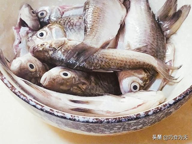 鱼杀了放冷冻还是冷藏，鱼放冷藏室还是冷冻室啊（卖鱼人三十年的老经验8个方法）