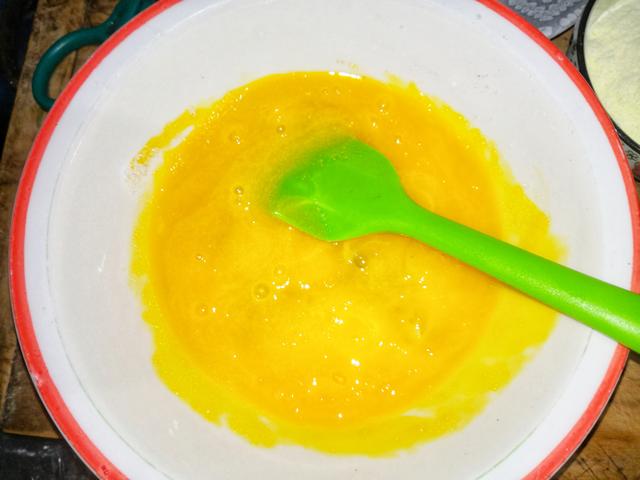 做冰淇淋的方法，做冰淇淋怎么做最简单的方法（想吃冰淇淋不用出门买）