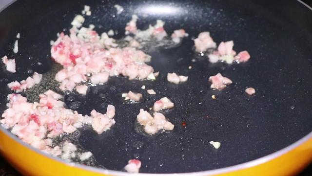 蒜苔炒肉末的正宗做法，分享个肉末炒蒜薹的家常做法