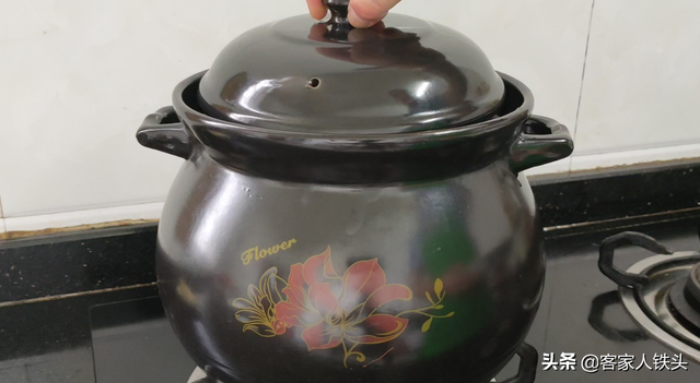 夏季煲汤，夏季煲汤食材有哪些（广东人夏季少不了一锅汤）