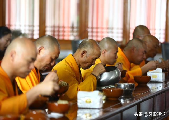 过堂是什么意思，过堂房是什么意思（佛门吃饭为什么叫“过堂”）