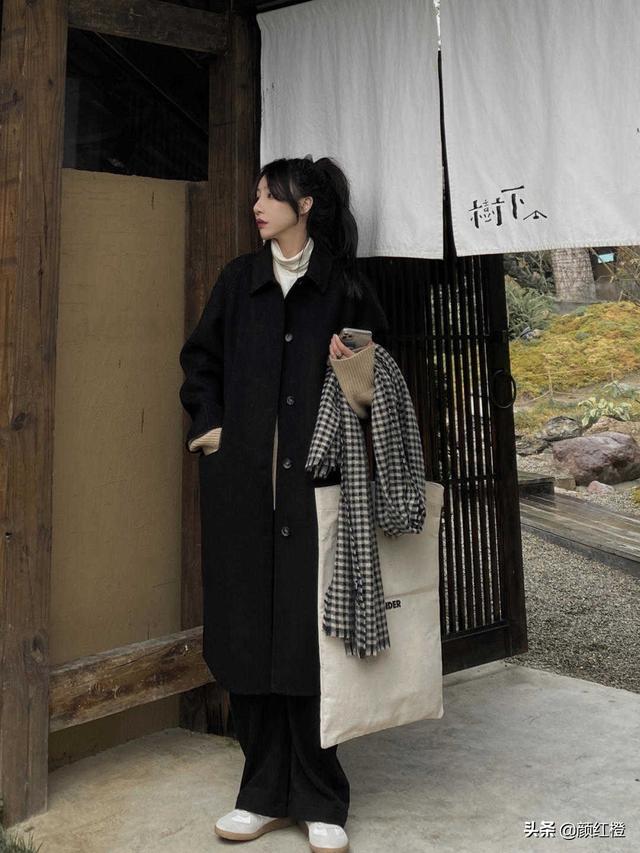 青灰色是什么颜色，正常的平菇是什么颜色（35+女性穿衣千万别盲从）