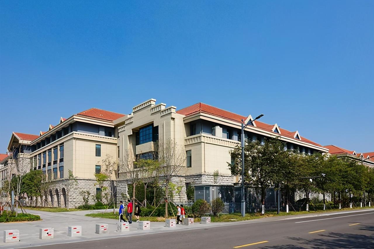 东华大学校区（祝贺）