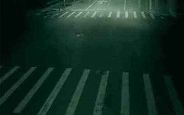 讲述330路公交车上发生的事，深夜三个诡异的上车人