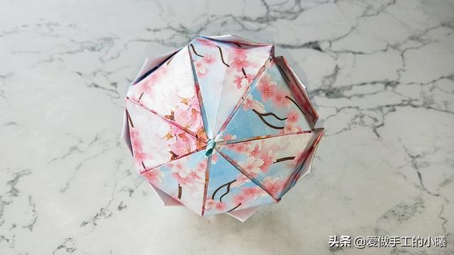 最简单的雨伞折纸方法图解，折纸教程：带爱心的小花伞
