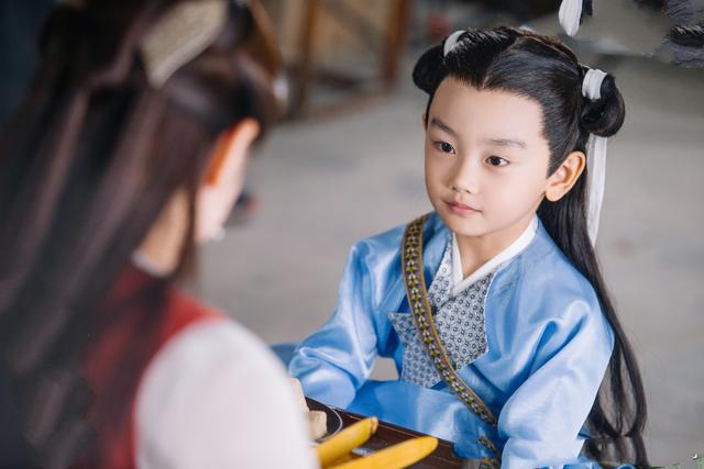 枕上书大结局白滚滚上线，东华和凤九相伴终生（凤九悲痛欲绝生下白滚滚）