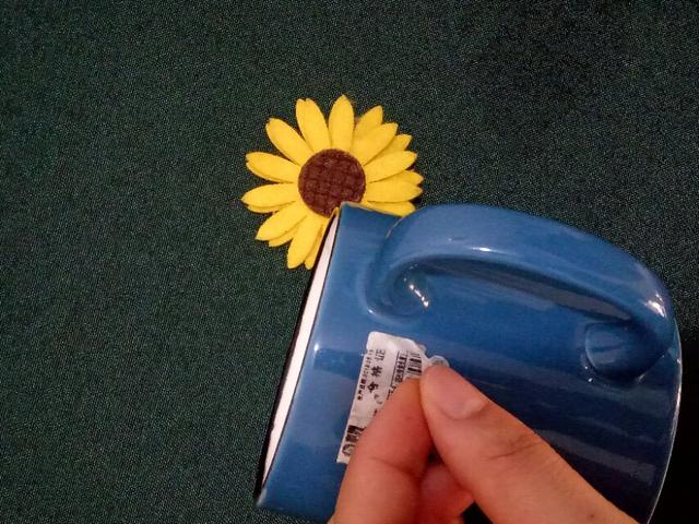 新塑料杯子第一次使用应该怎样处理，刚买来的塑料水杯使用前怎样处理一下（新生去除还不留痕迹）