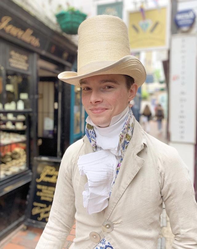 Zack什么意思，证件类型不符什么意思（？英国鲜肉小哥只穿200年前衣服上街）