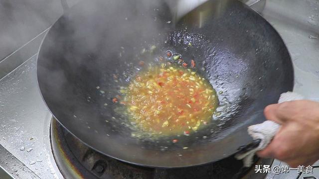 蚝油生菜的做法步骤，蚝油生菜的酱汁怎么调（厨师长2分钟做道蚝油生菜）