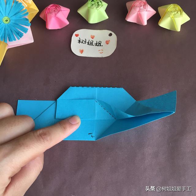 手工折爱心折法，手工折爱心教程（实用折纸：双爱心书签）