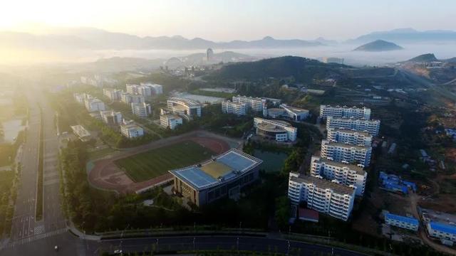 青岛酒店管理职业技术学院官网，2021青岛酒店管理职业技术学院地址在哪里（青岛酒店管理职业技术学院D011呼叫你）