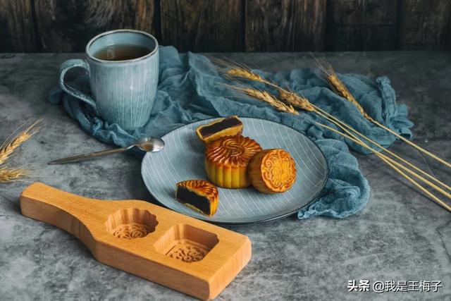 月饼生产需要哪些设备，生产月饼的主要流程有哪些（一台机器撑起一个月饼厂）