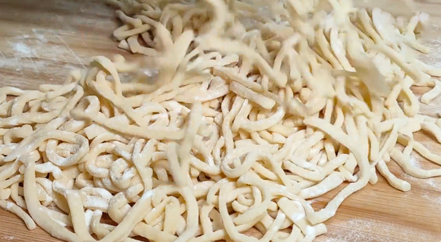 在家如何做沙琪玛，在家做沙琪玛怎么做窍门（教你在家自制沙琪玛）