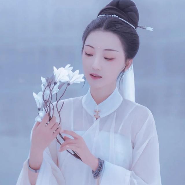 男生小哥哥古风部位半身汉服转圈圈超帅头像/值得拥有/奶酪微信，男生小哥哥古风部位半身汉服转圈圈超帅头像/值得拥有/奶酪（一组超级仙气的汉服女生头像）