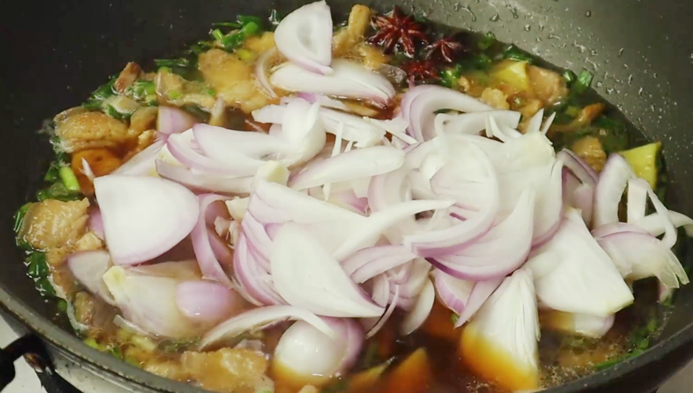 图片[4]-【洋葱焖面条】做法步骤图 出锅比吃红烧肉还解馋 真好吃-起舞食谱网