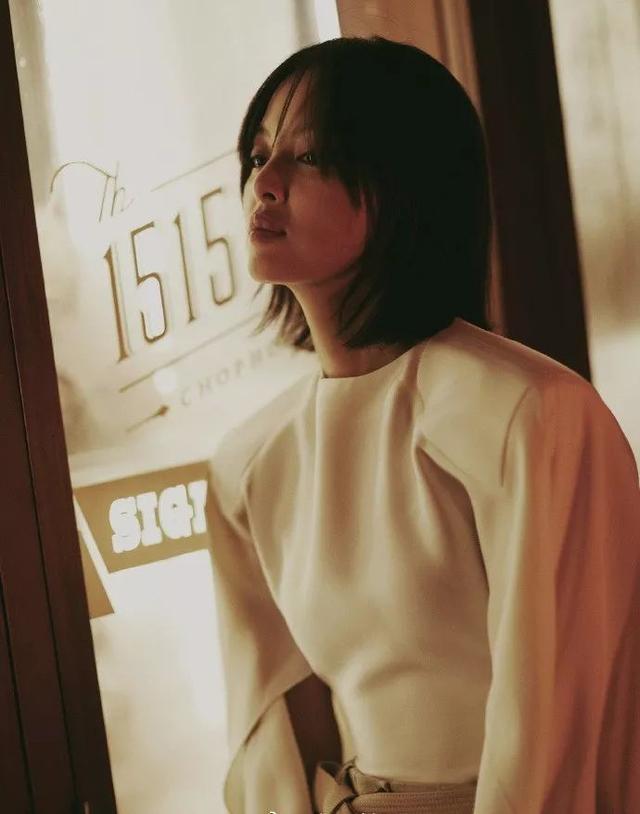 李佳萱是什么电视剧中的人物，李佳萱是什么电视剧中的人物女（与网球名将费德勒合影打破次元壁）