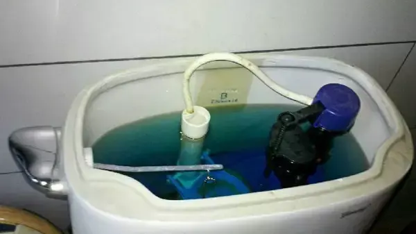 马桶除垢方法，马桶除垢方法有哪些（清除马桶污垢的10个小妙招）