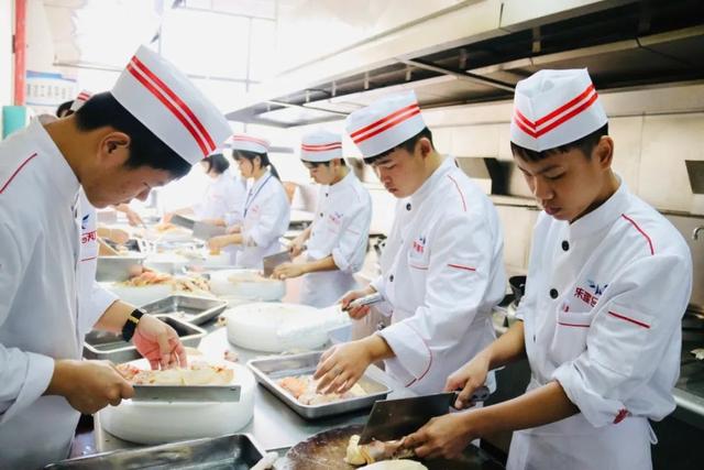 南宁华侨职业技术学校，广西南宁华侨学校里面有什么专业（2020年福瑞祥粤系桂系中餐烹饪招生宣传）