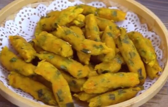 【南瓜条】做法步骤图 简单易做 关键外面吃不到！-起舞食谱网