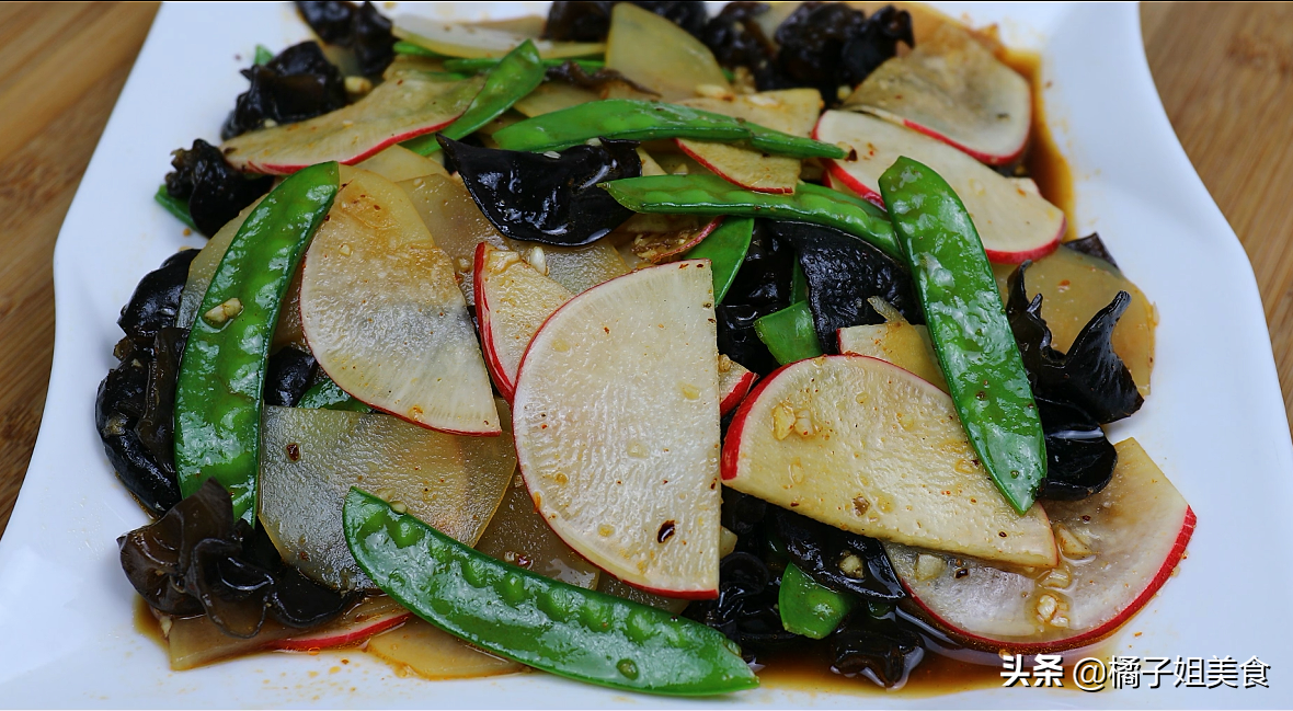 凉拌红萝卜土豆木耳荷兰豆 脆爽可口 百吃不腻 过年必备解腻菜-起舞食谱网