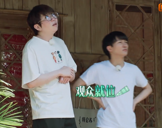 周深身高，你知道有哪些明星很矮但很红（和毛不易站一起后）