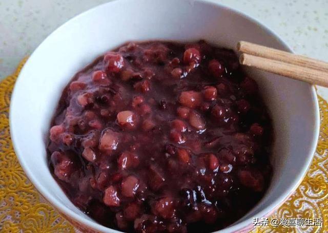 赤豆粥的做法与功效，谷雨时节来一碗红豆粥