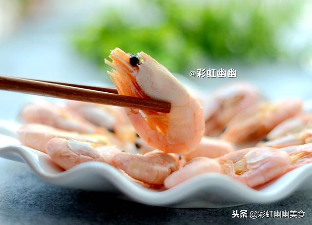北极虾怎么吃，煮熟的北极虾怎么吃（北极虾这样做最鲜甜）