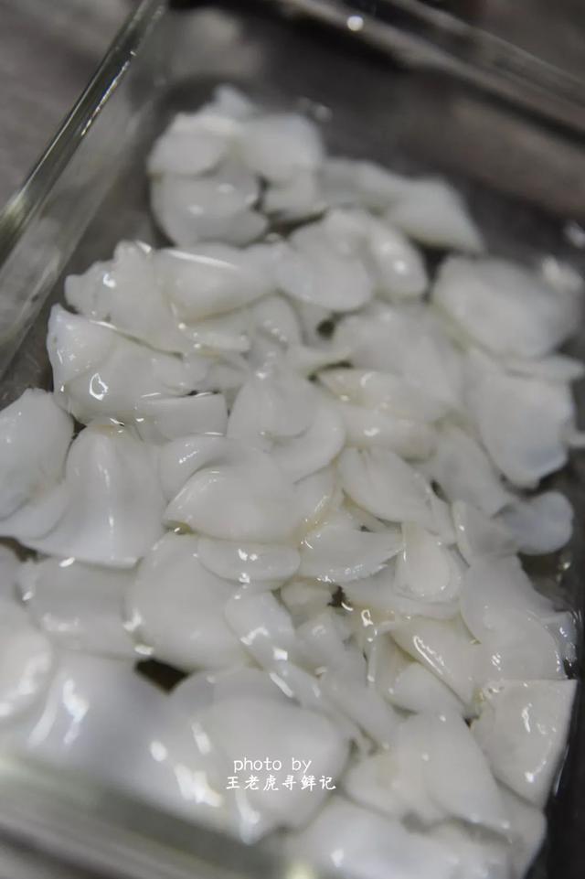 酸辣乌鱼蛋汤做法，一道美妙如花的鲁菜名菜烩乌鱼蛋汤