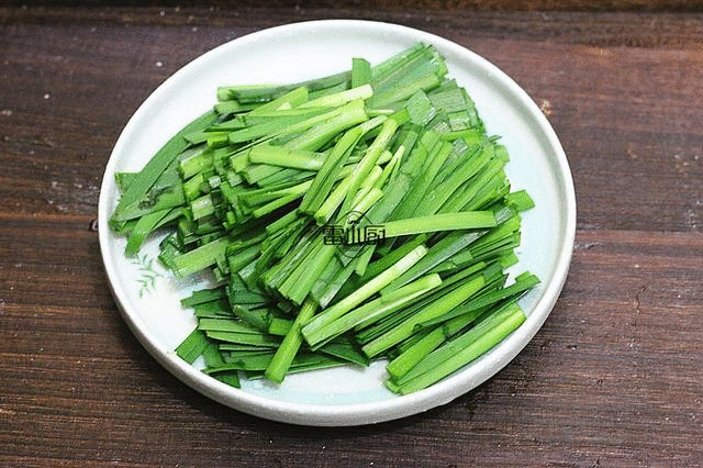 韭菜炒腊肉的家常做法，韭菜炒腊肉的家常做法大全（早春最该吃这食材）