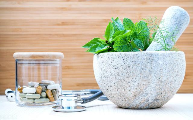 嗓子疼吃什么药，嗓子疼吃什么药比较好（急性咽炎不能轻视）