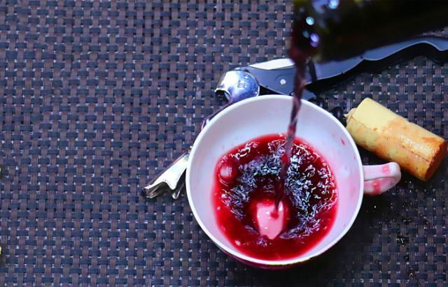 桑葚怎样泡酒,桑葚泡酒有什么功效和作用(桑葚酒的家庭做法-教您自己