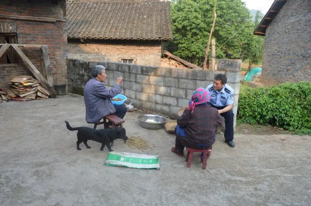 为什么入党怎么回答，为什么入党应该怎样回答（看青年民警话初心使命）