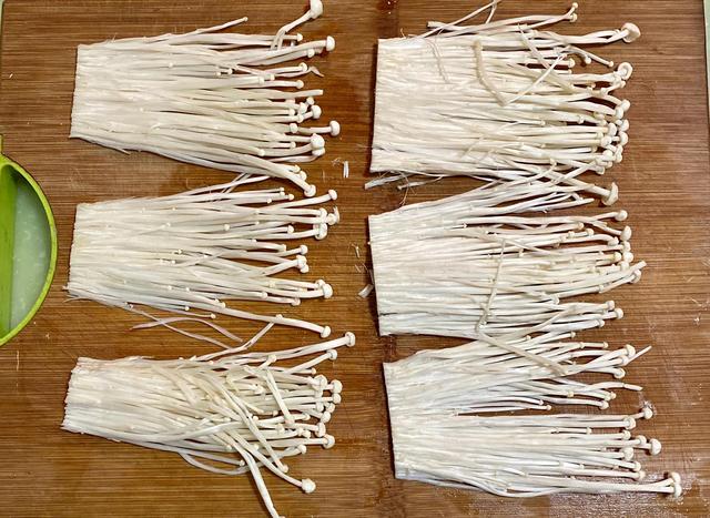 金针菇怎么炒着吃，金针菇怎么炒好吃（金针菇这样炸着吃）