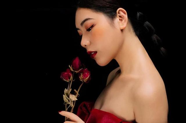 怎么撩喜欢的男生，怎么去撩一个女孩子（如何让一个男生喜欢上你）