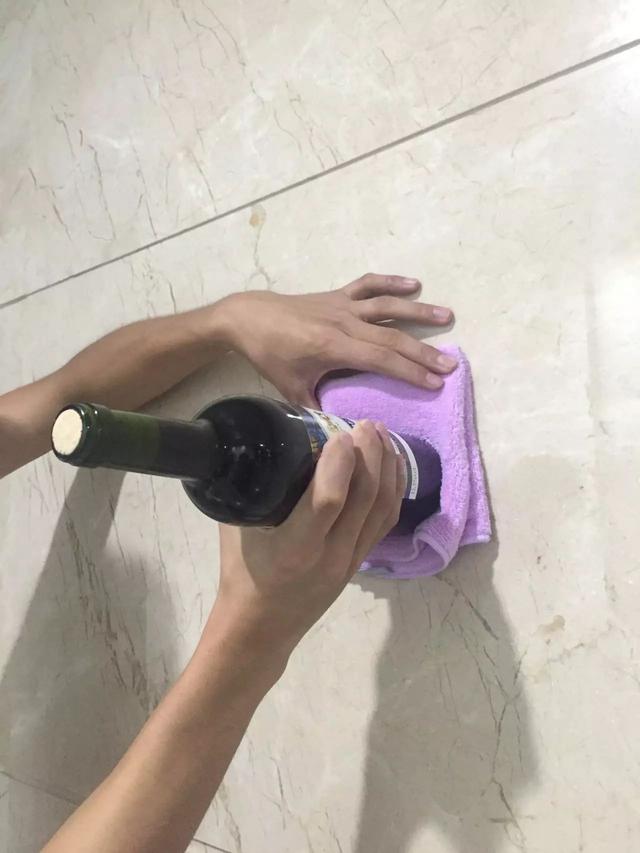 如何巧开红酒，如何巧开红酒瓶（如果木塞突然断了怎么办）