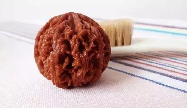 核桃怎么盘玩效果最好，新入手的文玩核桃如何盘玩（要想核桃盘得好） 