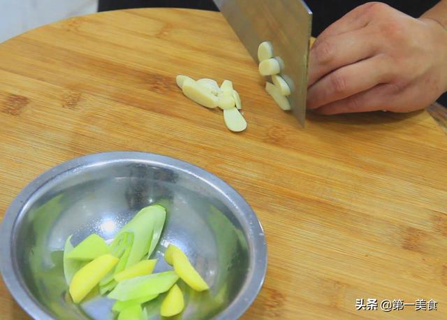 如何炒鸡胗好吃，怎样炒鸡胗好吃（在家能做出饭店味道）