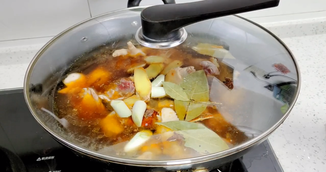 老母鸡怎么快速炖烂，怎样才能快速炖烂老母鸡（40分钟鸡肉软嫩入味）