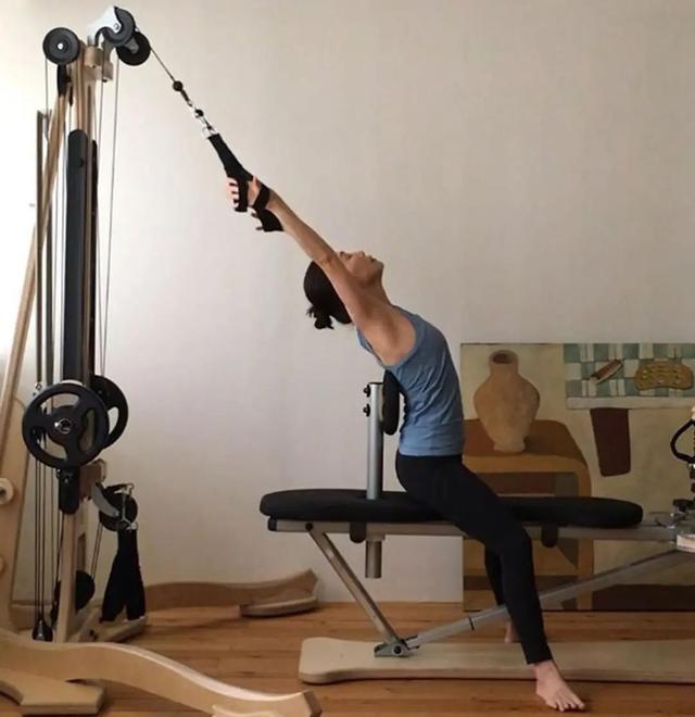 禅柔是什么，禅柔是什么课程（香港歌手彭羚每天练习婵柔运动）