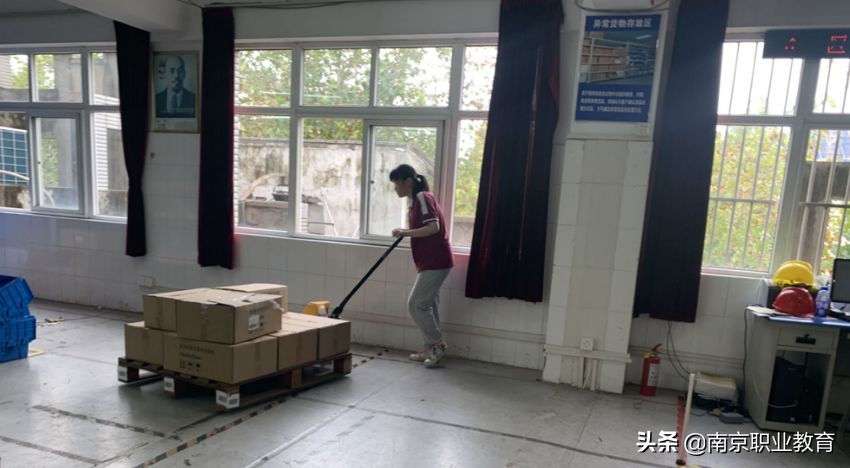 南京新港职业学校（南京新港中等专业学校现代物流系选手成功入围2022年省技能大赛）