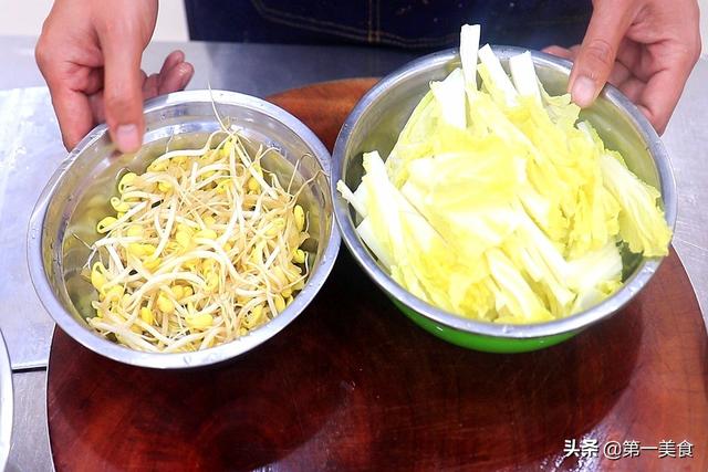 辣子鸡怎么炒才好吃，家常辣子鸡怎么炒（简单一翻一炒端上桌）