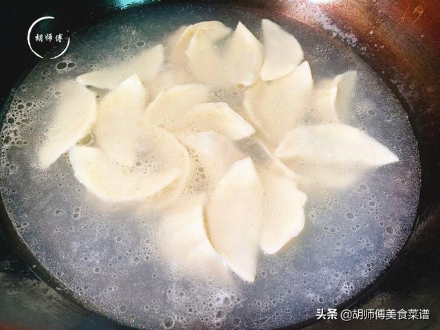冷冻的饺子怎么煮，冷冻饺子怎么煮（有人用冷水有人用热水）