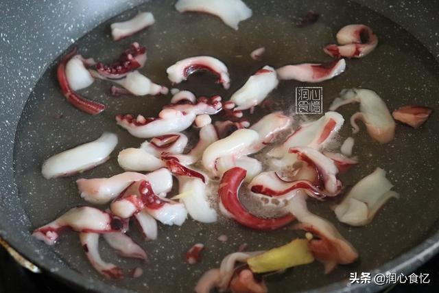 鱿鱼属于鱼类吗，鱿鱼不属于鱼类属于什么类（脆嫩爽口不弹牙）