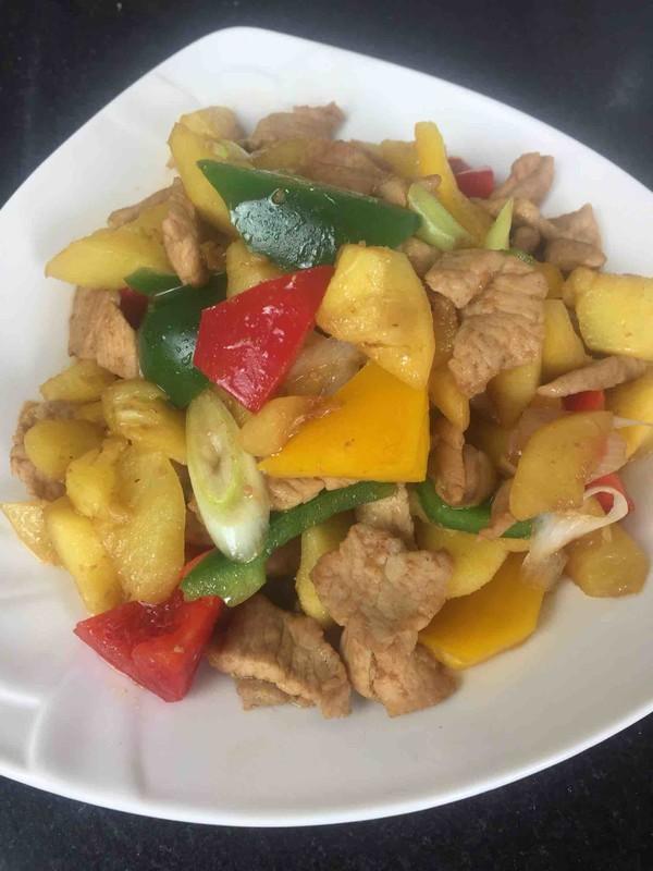 菠萝炒肉怎么做，菠萝炒虾仁的做法（炒肉好吃的“法宝”）