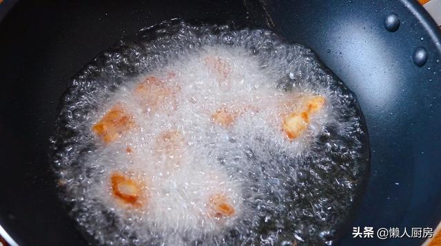 鸡翅煲怎么做，鸡翅怎么炸才好吃（这是砂锅鸡翅煲的做法）