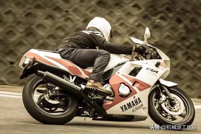 雅马哈FZR250摩托车的资料，性能和缺点（四冲仿赛Yamaha）